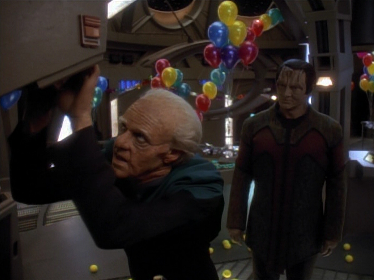 extant_StarTrek_DS9_3x18-DistantVoices_03059.jpg