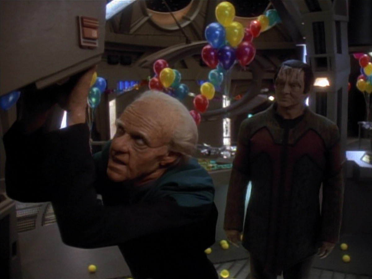 extant_StarTrek_DS9_3x18-DistantVoices_03060.jpg