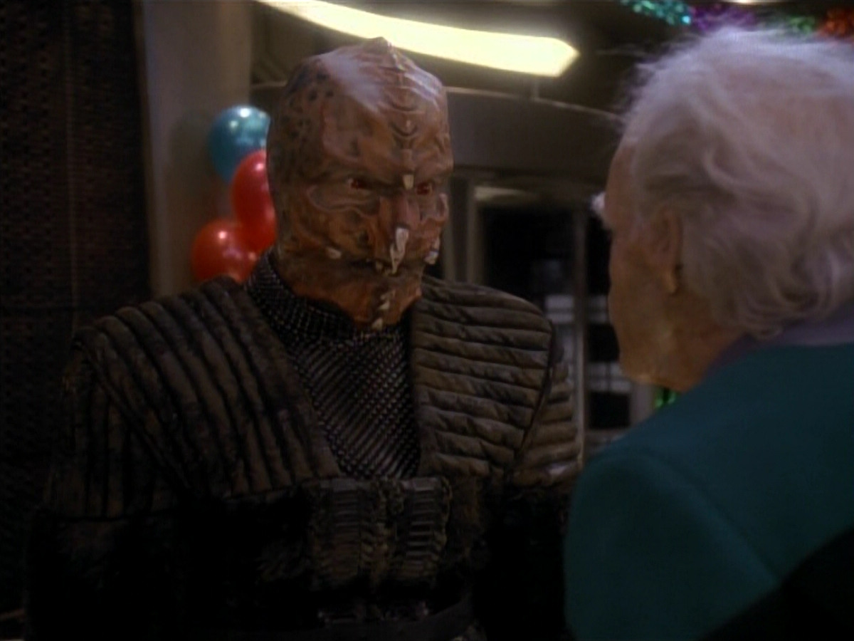 extant_StarTrek_DS9_3x18-DistantVoices_03190.jpg