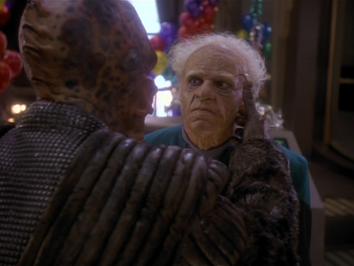 extant_StarTrek_DS9_3x18-DistantVoices_03211.jpg