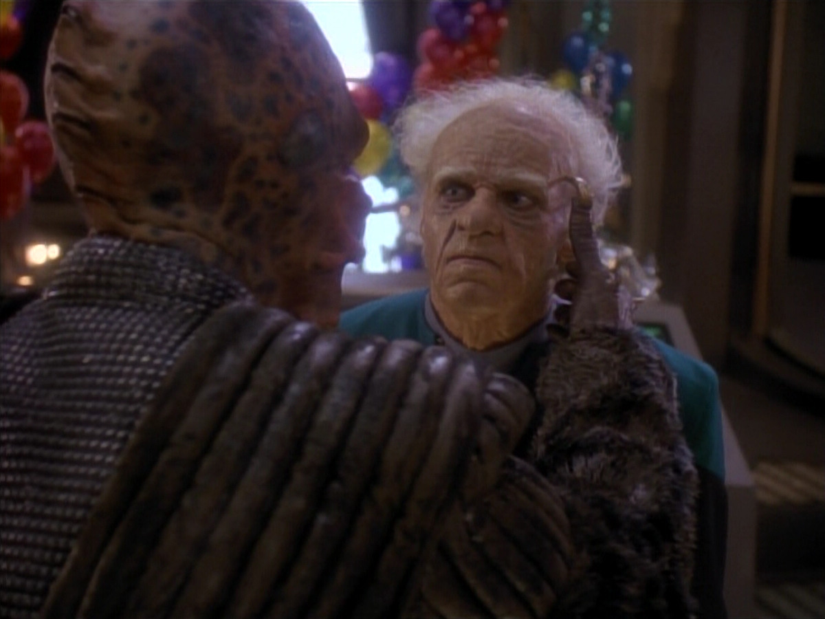 extant_StarTrek_DS9_3x18-DistantVoices_03212.jpg