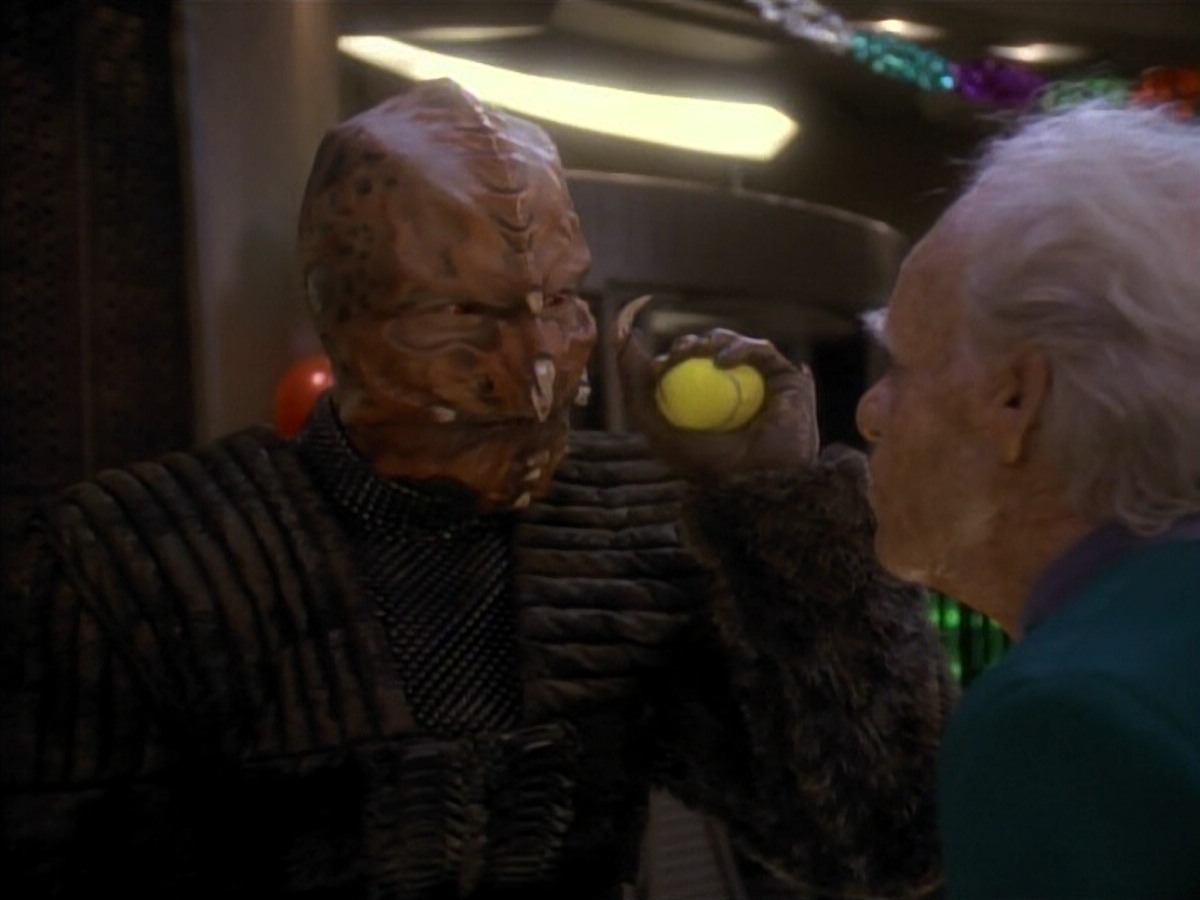 extant_StarTrek_DS9_3x18-DistantVoices_03226.jpg