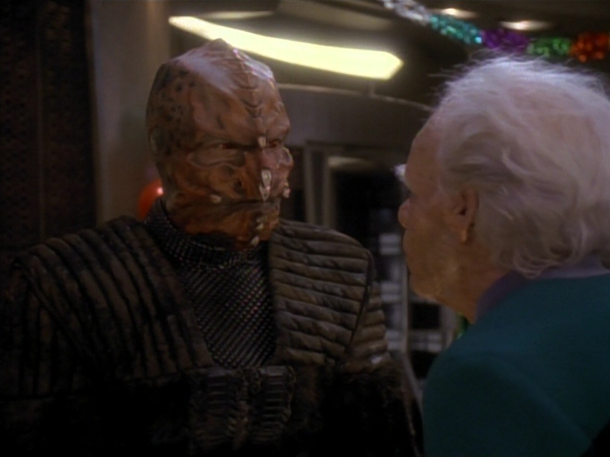 extant_StarTrek_DS9_3x18-DistantVoices_03236.jpg