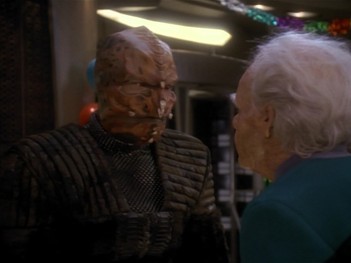 extant_StarTrek_DS9_3x18-DistantVoices_03237.jpg