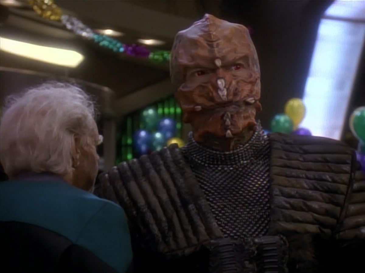 extant_StarTrek_DS9_3x18-DistantVoices_03246.jpg