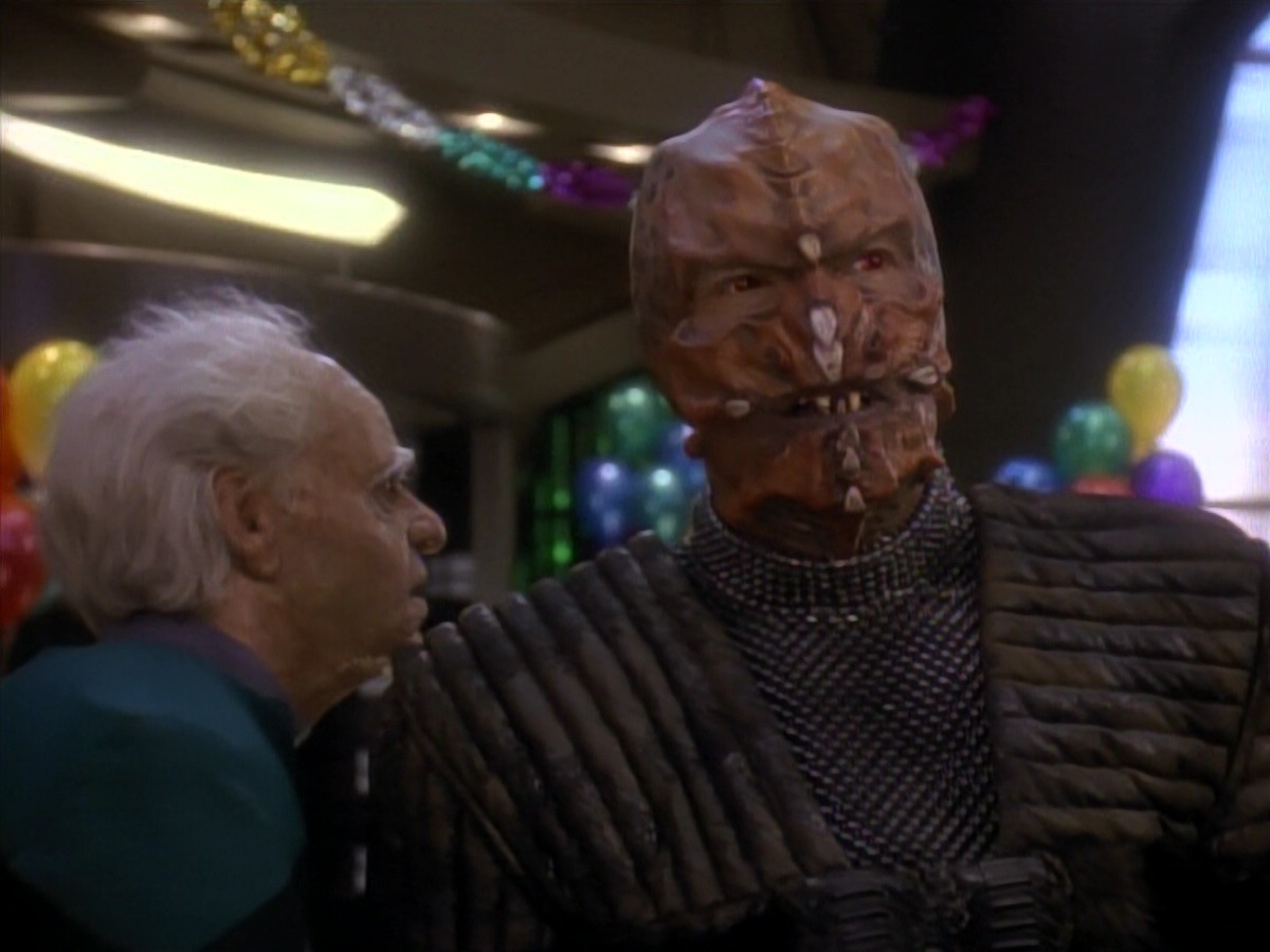 extant_StarTrek_DS9_3x18-DistantVoices_03248.jpg