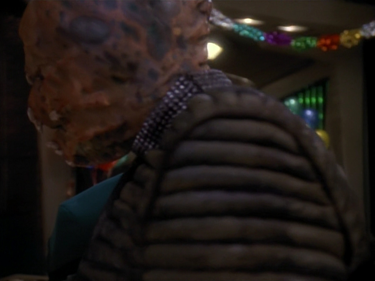 extant_StarTrek_DS9_3x18-DistantVoices_03269.jpg