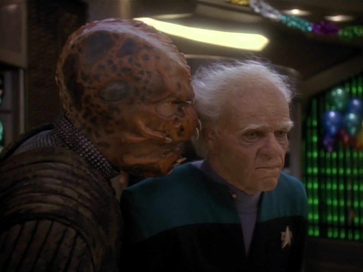 extant_StarTrek_DS9_3x18-DistantVoices_03273.jpg