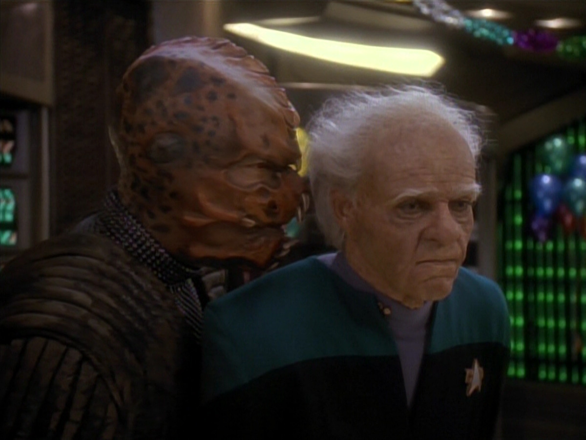 extant_StarTrek_DS9_3x18-DistantVoices_03276.jpg