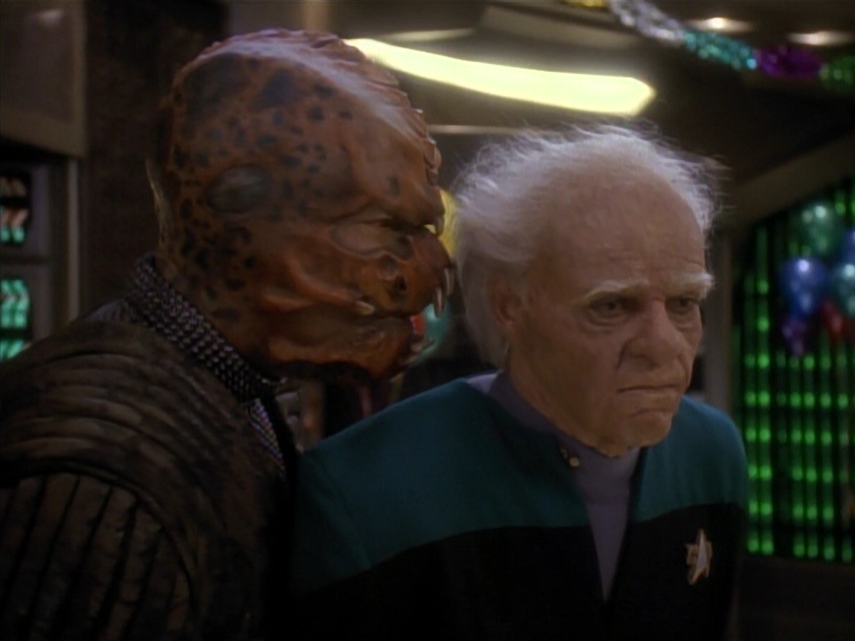 extant_StarTrek_DS9_3x18-DistantVoices_03277.jpg