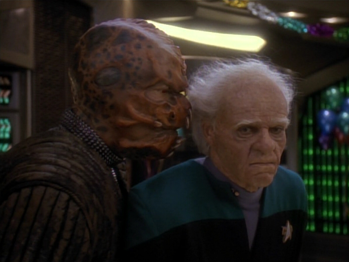 extant_StarTrek_DS9_3x18-DistantVoices_03284.jpg