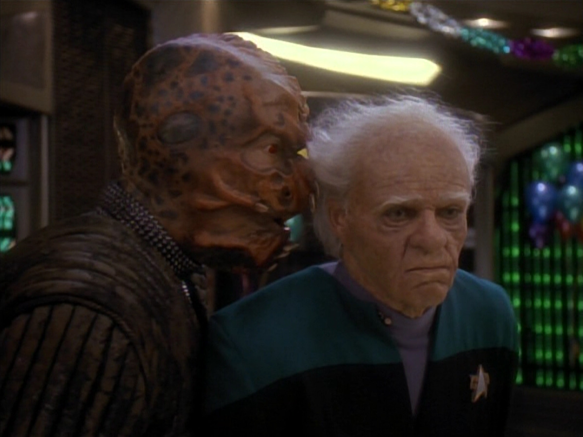extant_StarTrek_DS9_3x18-DistantVoices_03289.jpg