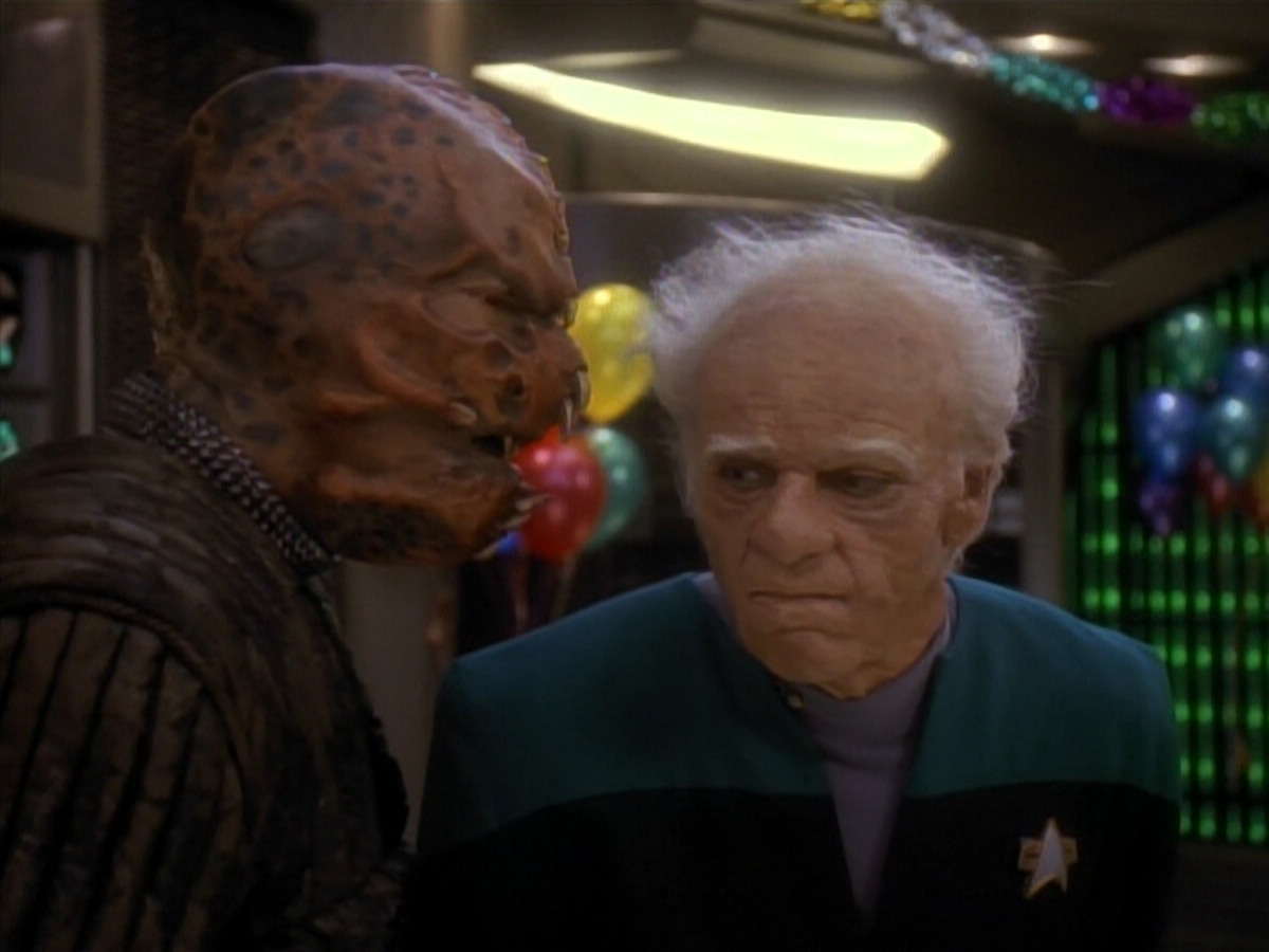extant_StarTrek_DS9_3x18-DistantVoices_03293.jpg