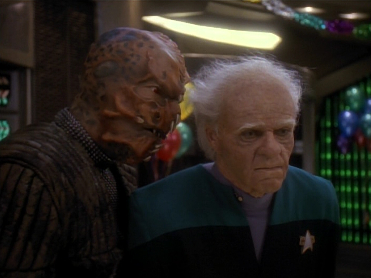 extant_StarTrek_DS9_3x18-DistantVoices_03301.jpg