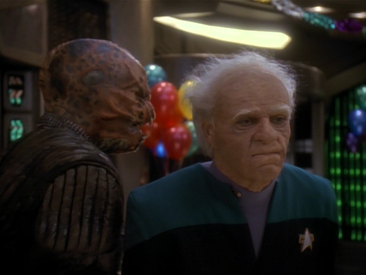 extant_StarTrek_DS9_3x18-DistantVoices_03305.jpg
