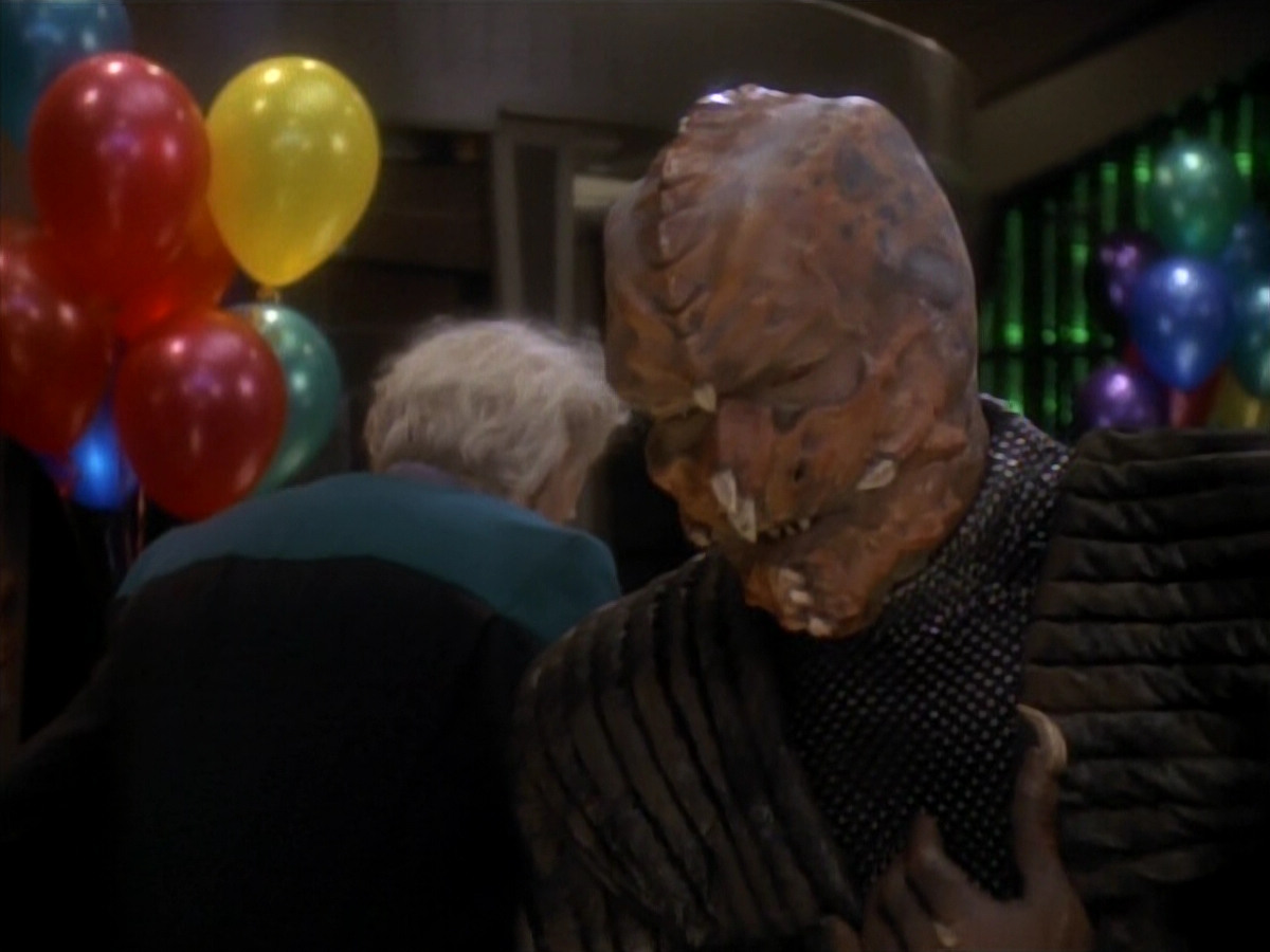extant_StarTrek_DS9_3x18-DistantVoices_03349.jpg