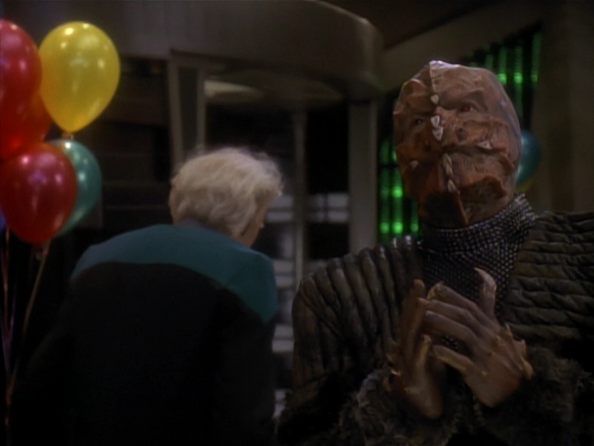 extant_StarTrek_DS9_3x18-DistantVoices_03352.jpg