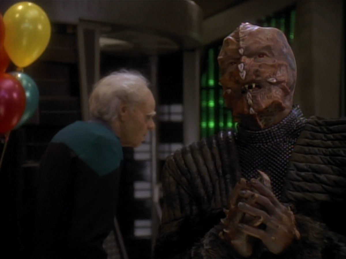 extant_StarTrek_DS9_3x18-DistantVoices_03355.jpg