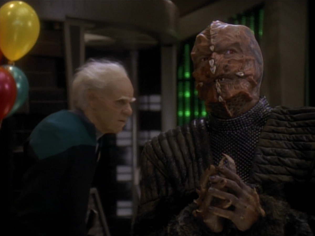 extant_StarTrek_DS9_3x18-DistantVoices_03357.jpg