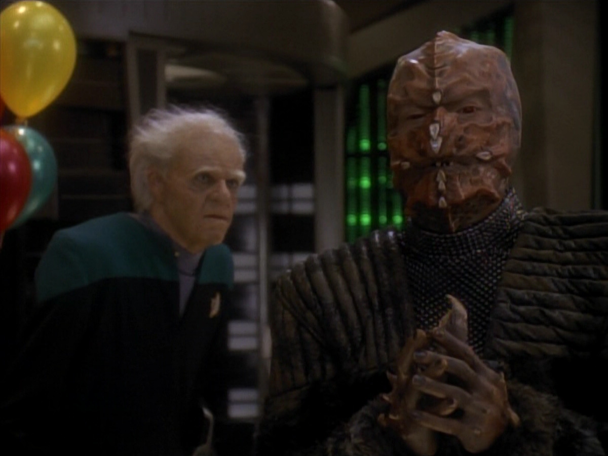 extant_StarTrek_DS9_3x18-DistantVoices_03359.jpg