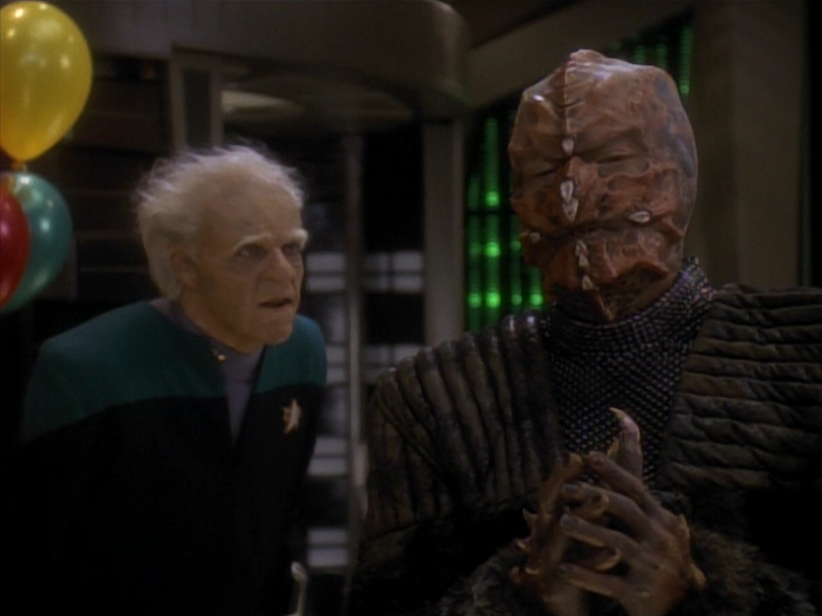 extant_StarTrek_DS9_3x18-DistantVoices_03365.jpg