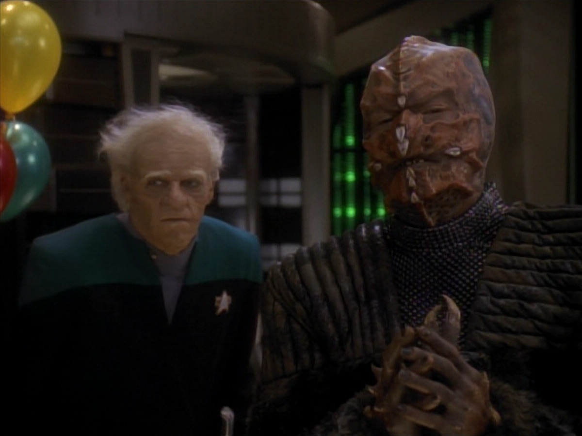 extant_StarTrek_DS9_3x18-DistantVoices_03373.jpg