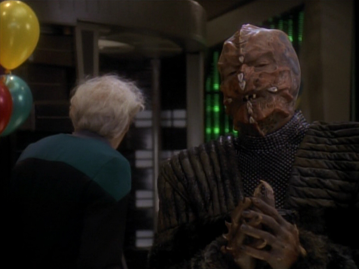 extant_StarTrek_DS9_3x18-DistantVoices_03376.jpg