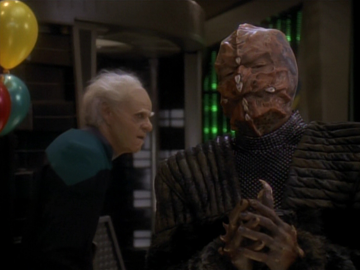 extant_StarTrek_DS9_3x18-DistantVoices_03377.jpg