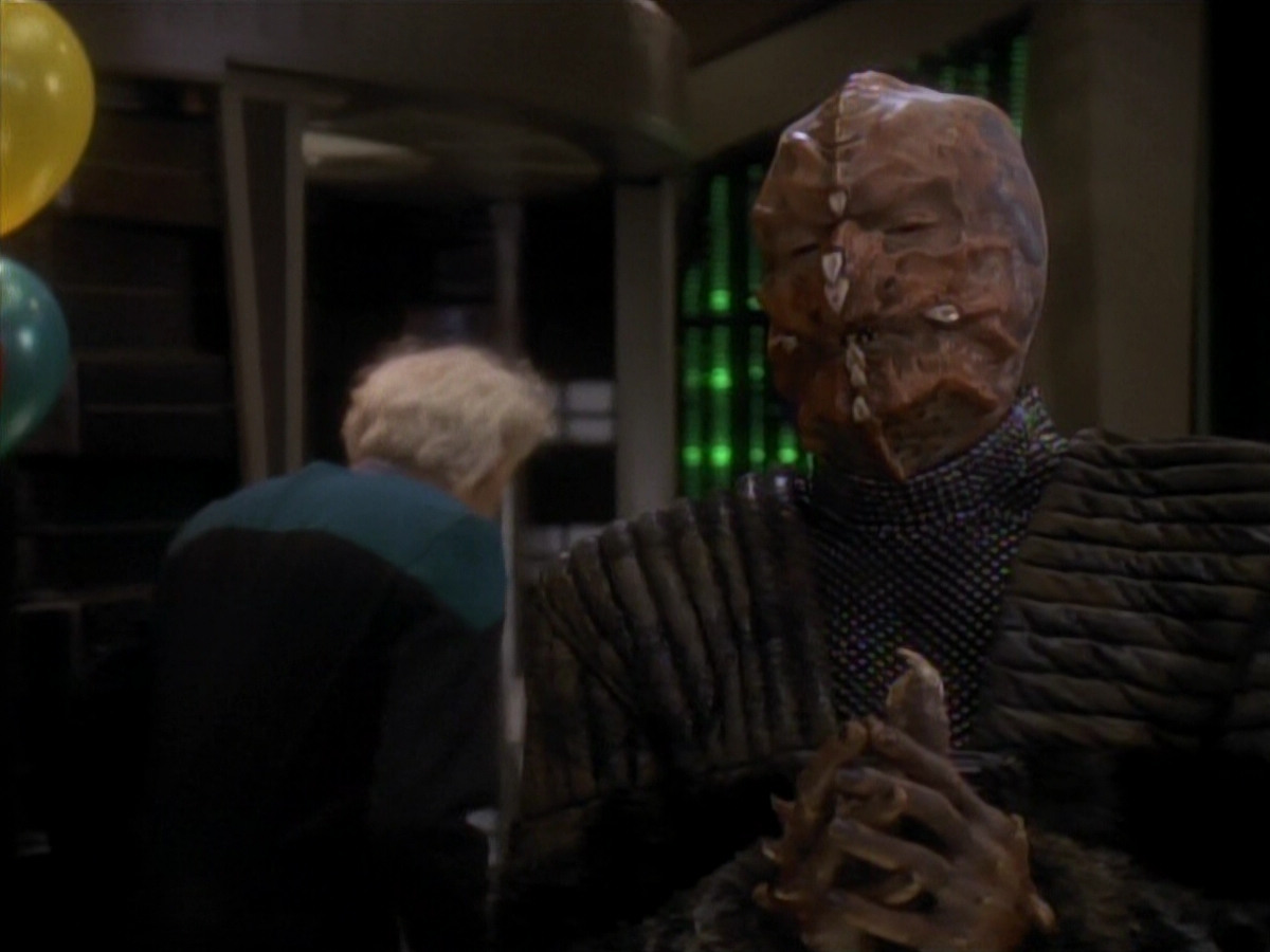 extant_StarTrek_DS9_3x18-DistantVoices_03379.jpg
