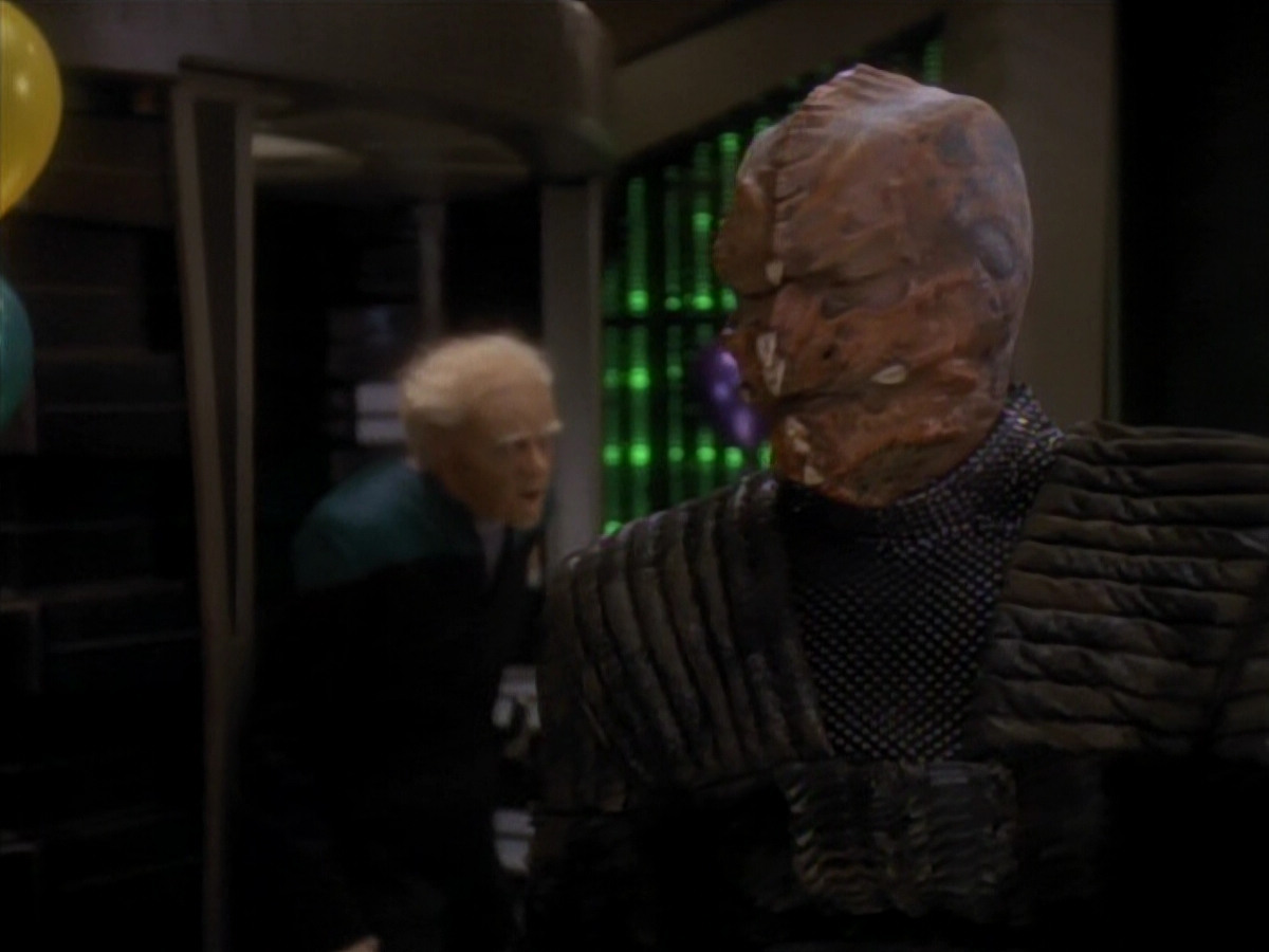extant_StarTrek_DS9_3x18-DistantVoices_03383.jpg
