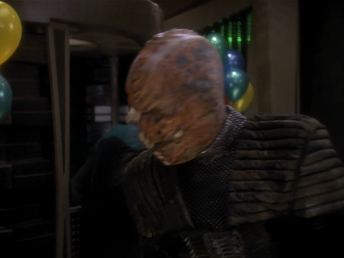 extant_StarTrek_DS9_3x18-DistantVoices_03384.jpg