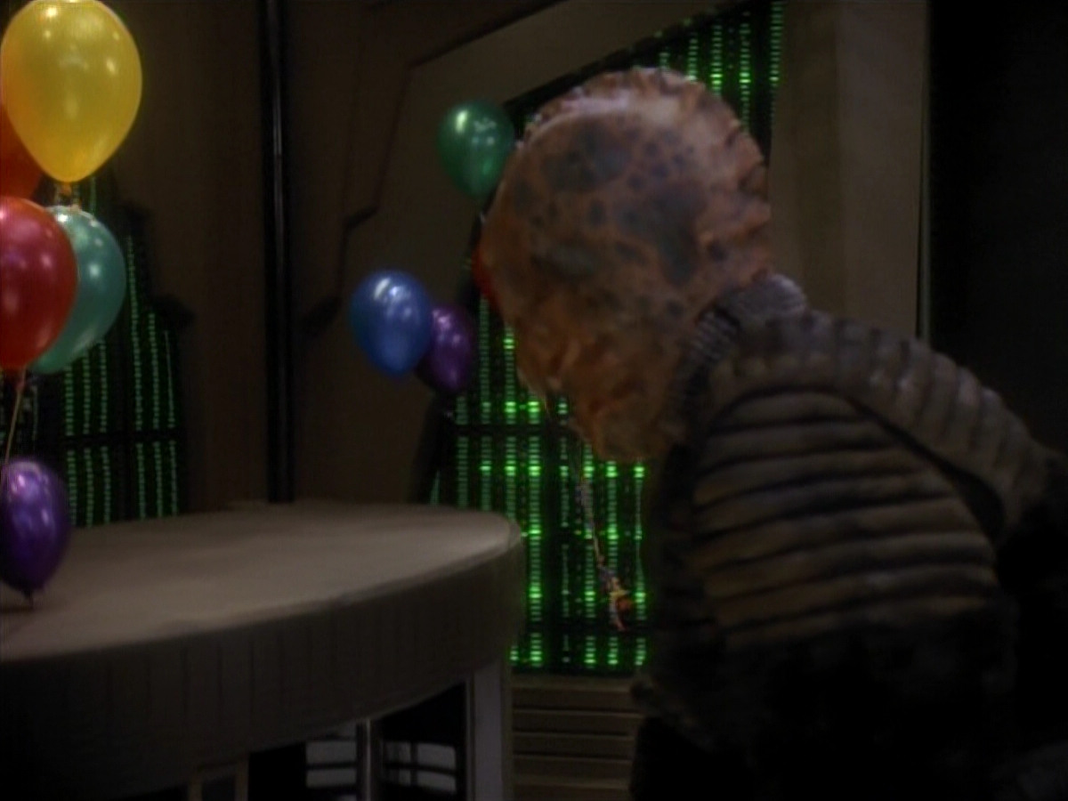 extant_StarTrek_DS9_3x18-DistantVoices_03388.jpg