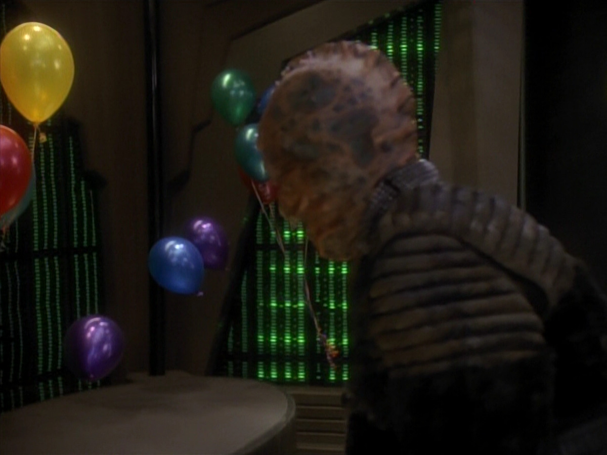 extant_StarTrek_DS9_3x18-DistantVoices_03389.jpg