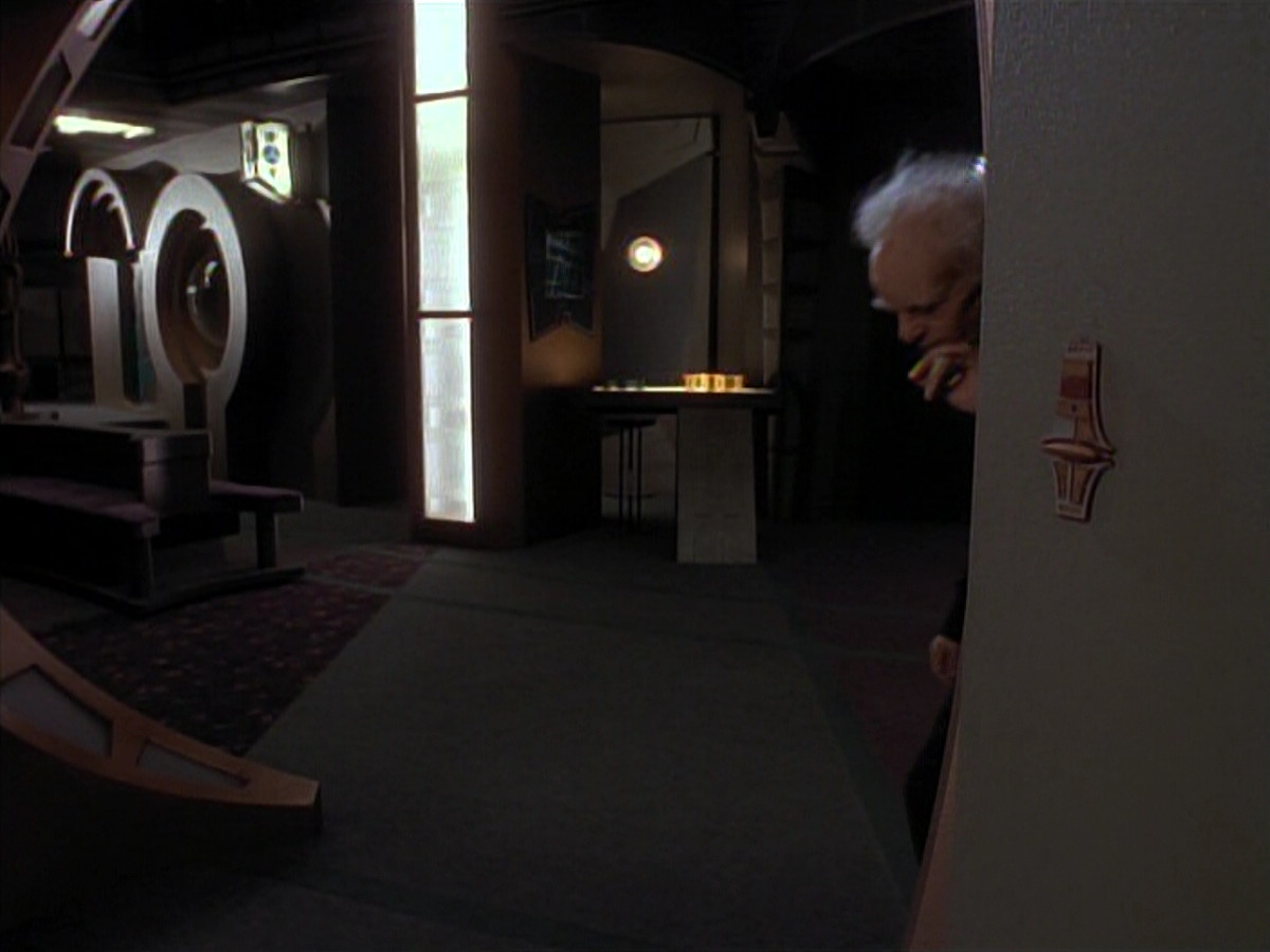 extant_StarTrek_DS9_3x18-DistantVoices_03390.jpg