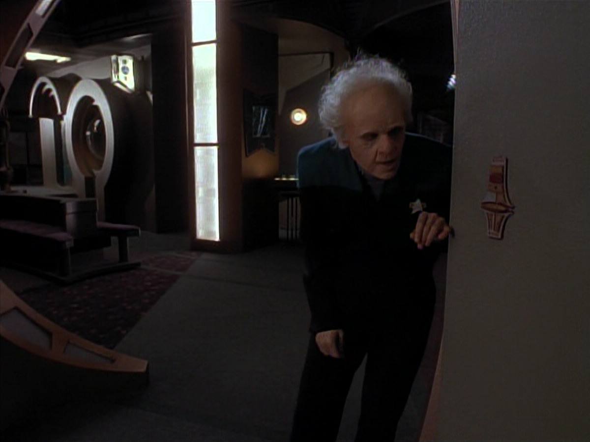 extant_StarTrek_DS9_3x18-DistantVoices_03395.jpg