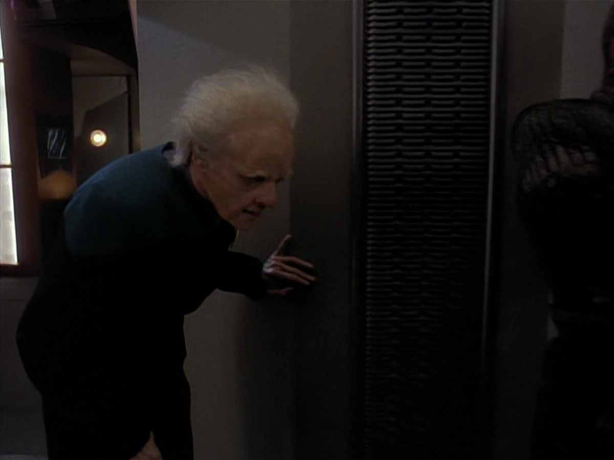 extant_StarTrek_DS9_3x18-DistantVoices_03401.jpg