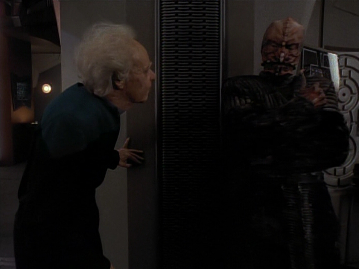 extant_StarTrek_DS9_3x18-DistantVoices_03403.jpg