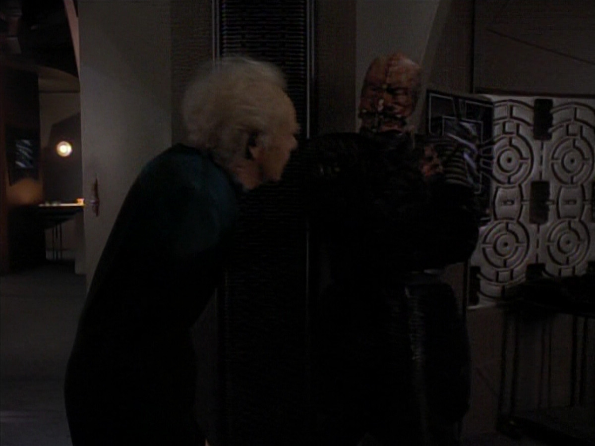 extant_StarTrek_DS9_3x18-DistantVoices_03405.jpg
