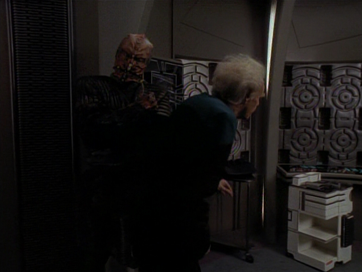extant_StarTrek_DS9_3x18-DistantVoices_03410.jpg