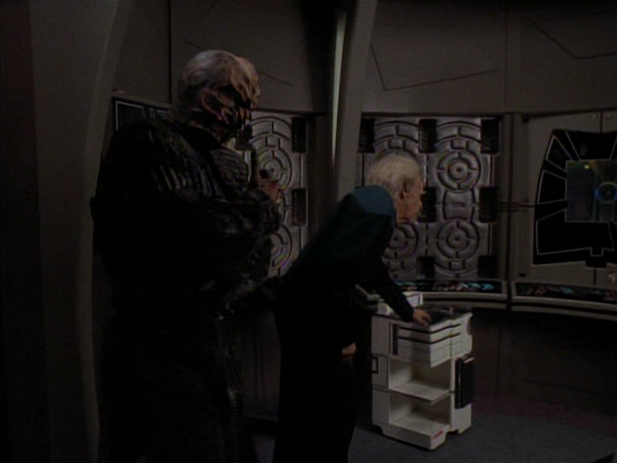 extant_StarTrek_DS9_3x18-DistantVoices_03413.jpg