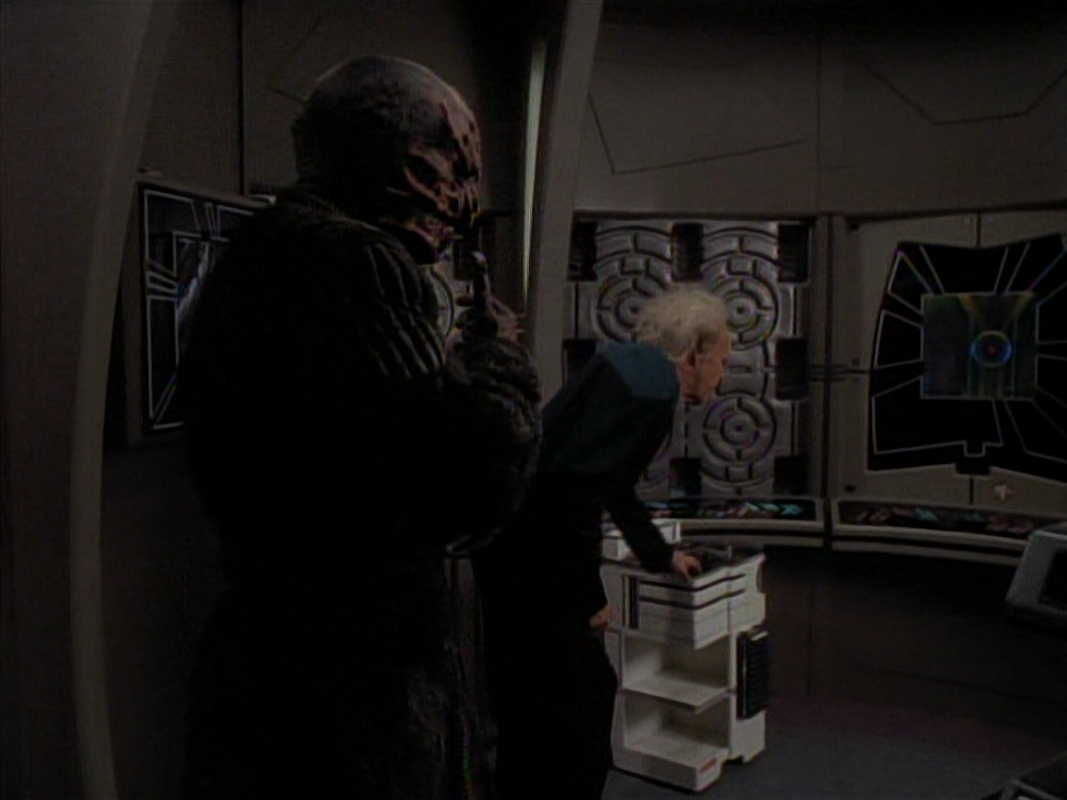 extant_StarTrek_DS9_3x18-DistantVoices_03414.jpg