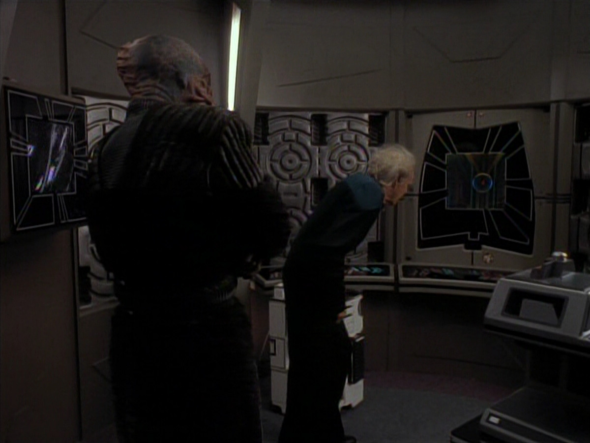 extant_StarTrek_DS9_3x18-DistantVoices_03417.jpg