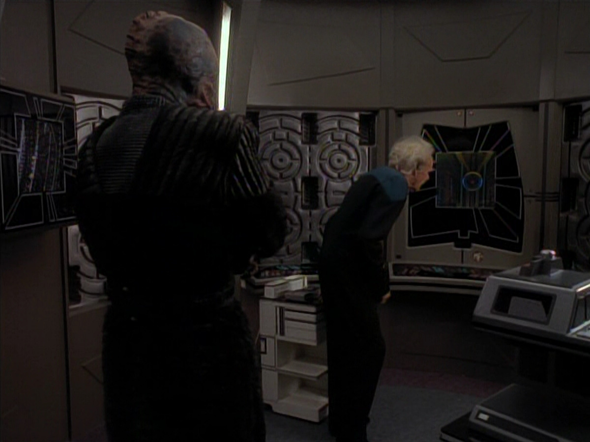 extant_StarTrek_DS9_3x18-DistantVoices_03419.jpg