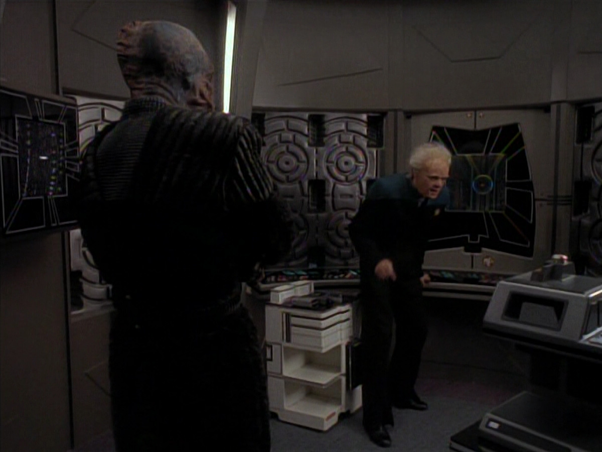 extant_StarTrek_DS9_3x18-DistantVoices_03422.jpg
