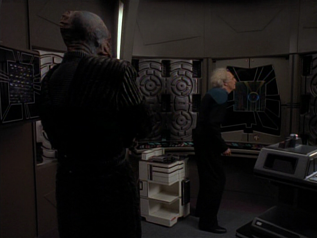 extant_StarTrek_DS9_3x18-DistantVoices_03425.jpg