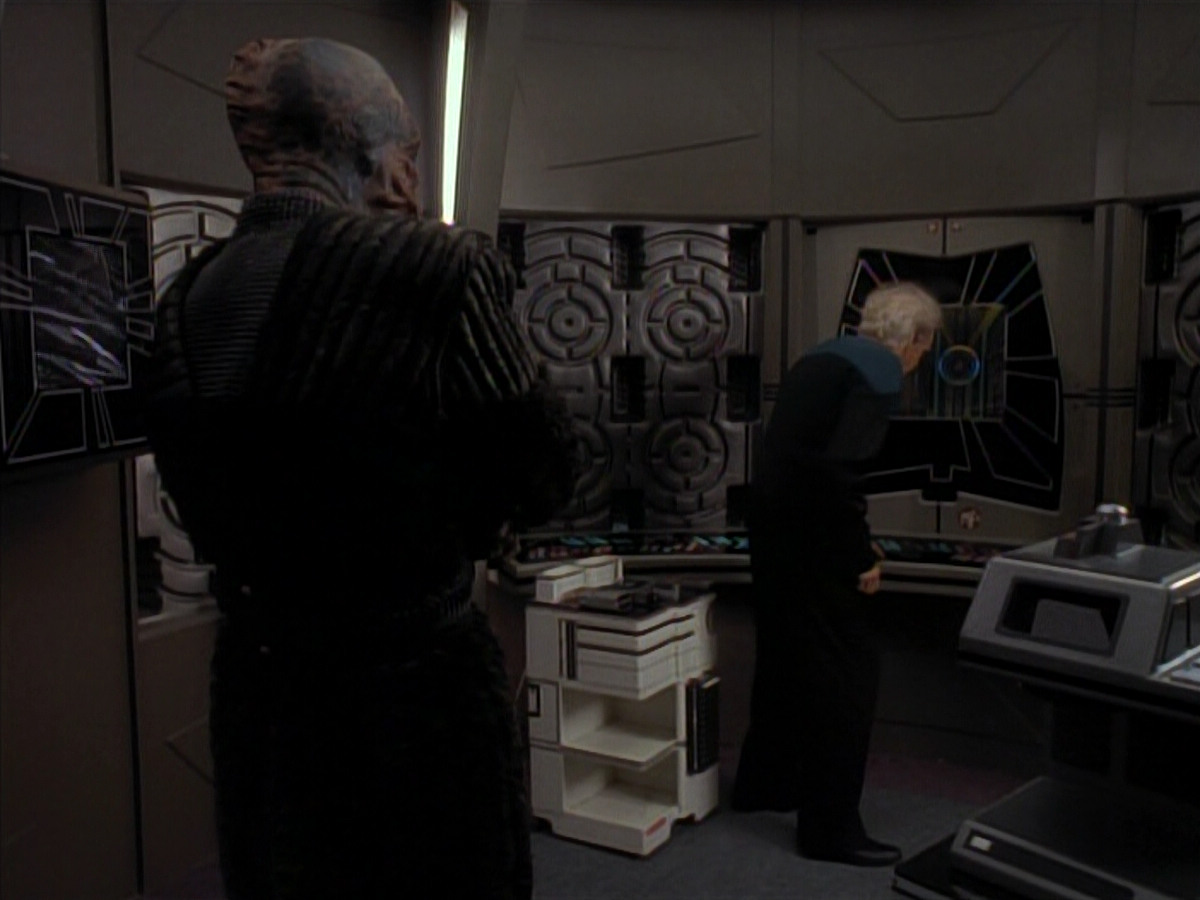 extant_StarTrek_DS9_3x18-DistantVoices_03427.jpg