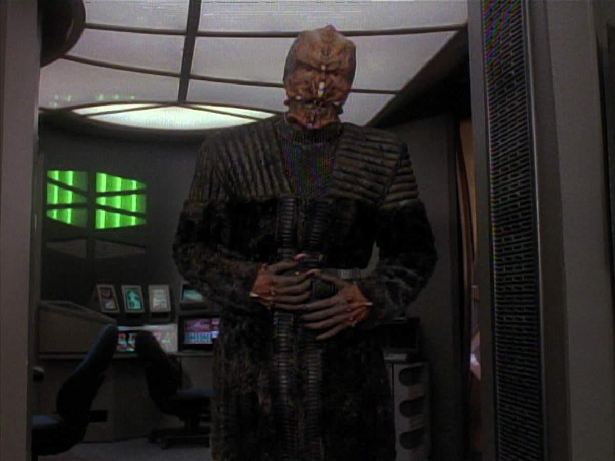 extant_StarTrek_DS9_3x18-DistantVoices_03429.jpg