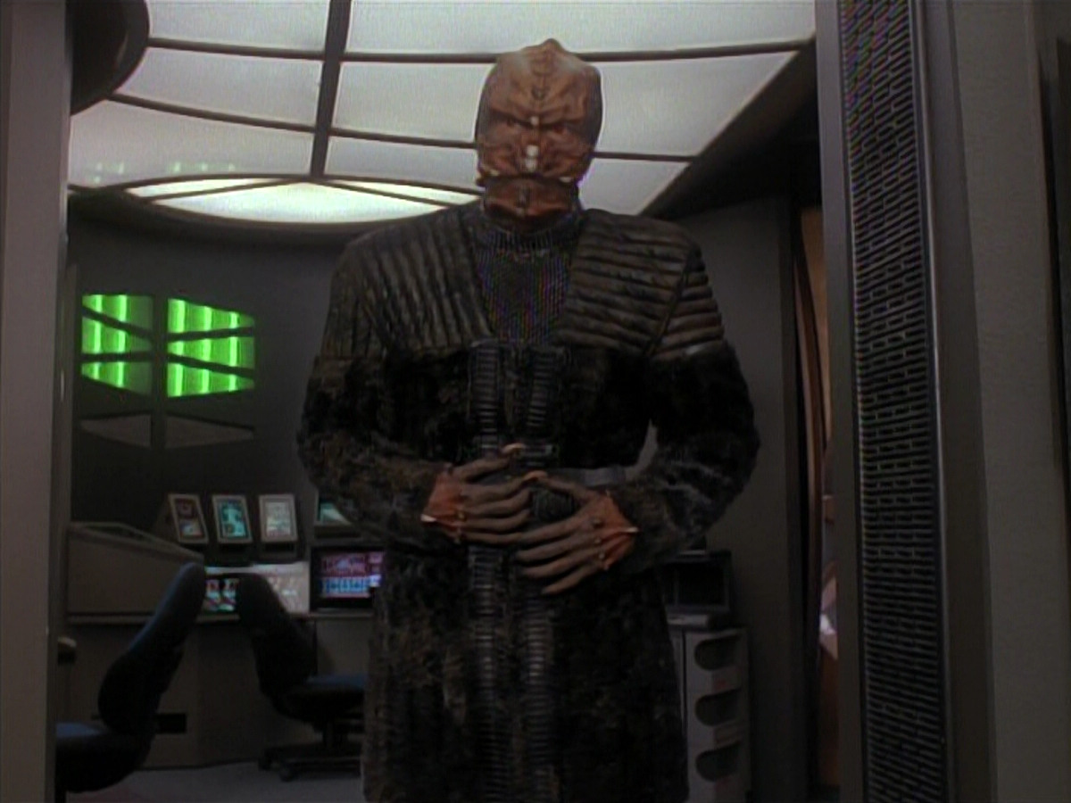extant_StarTrek_DS9_3x18-DistantVoices_03460.jpg