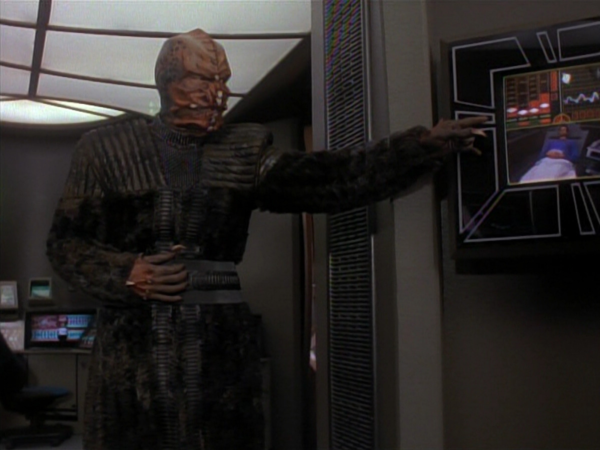 extant_StarTrek_DS9_3x18-DistantVoices_03479.jpg