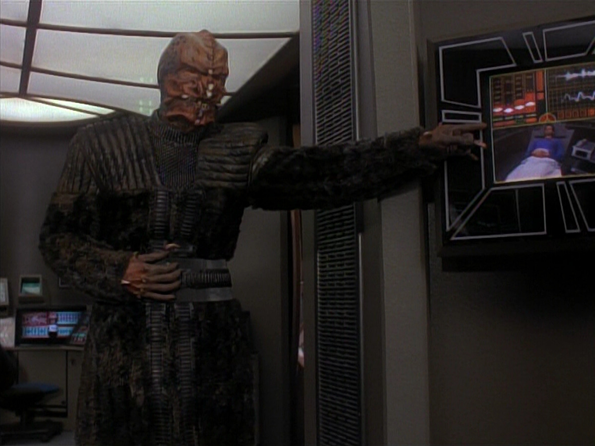 extant_StarTrek_DS9_3x18-DistantVoices_03482.jpg